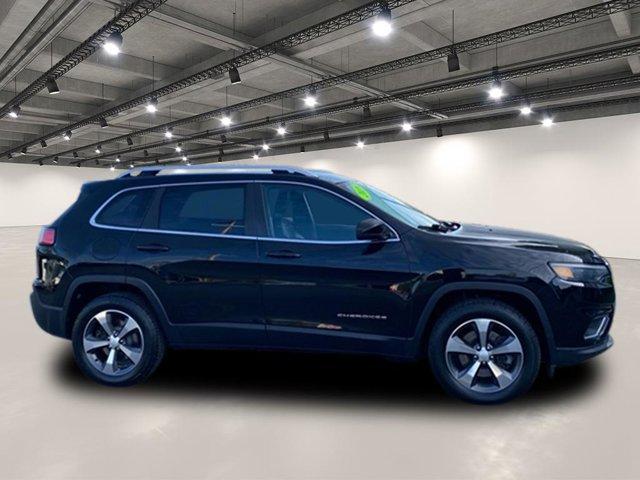 Photo of 2019 Diamond Black Jeep Cherokee