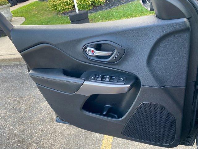 Photo of 2019 Diamond Black Jeep Cherokee