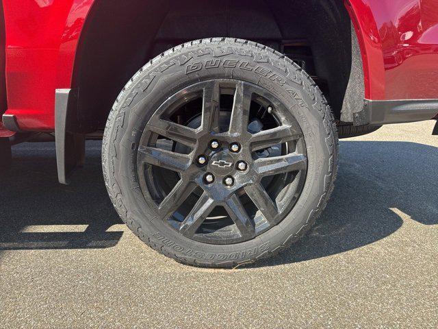 Photo of 2025 Radiant Red Tintcoat Chevrolet Colorado