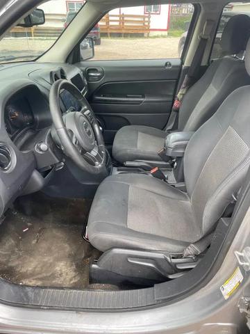 Photo of 2016 Gray Jeep Patriot