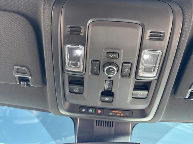 Photo of 2025 Iridescent Pearl Tricoat Chevrolet Suburban