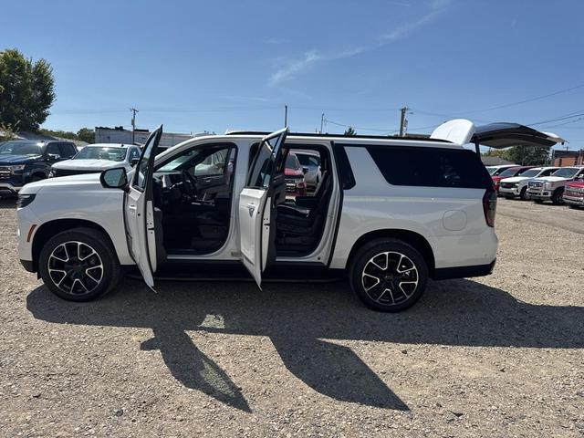 Photo of 2025 Iridescent Pearl Tricoat Chevrolet Suburban