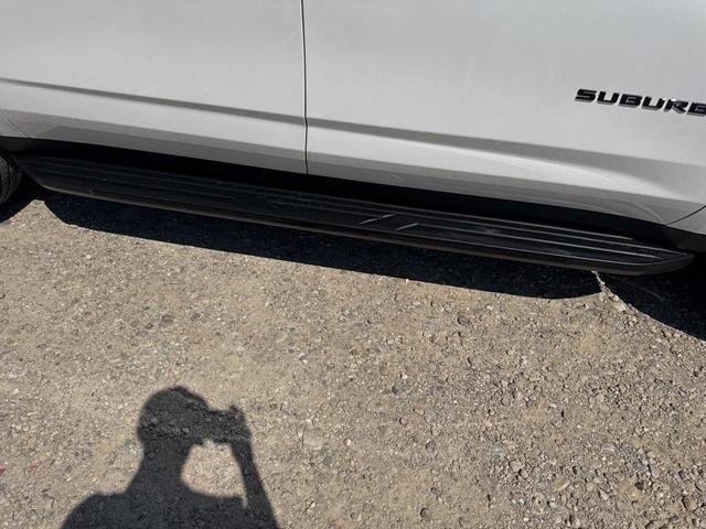 Photo of 2025 Iridescent Pearl Tricoat Chevrolet Suburban