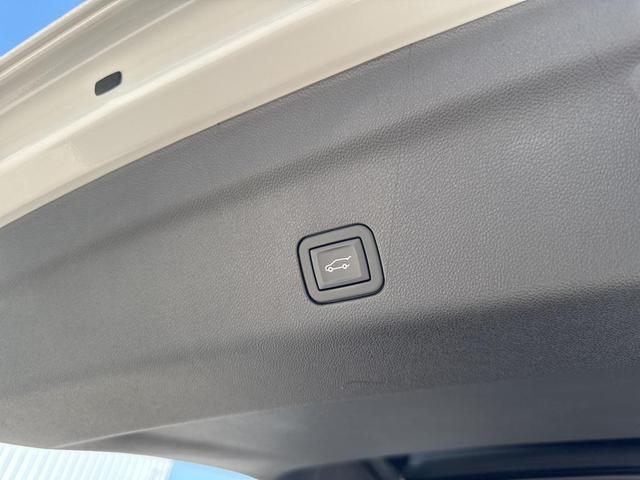 Photo of 2025 Iridescent Pearl Tricoat Chevrolet Suburban