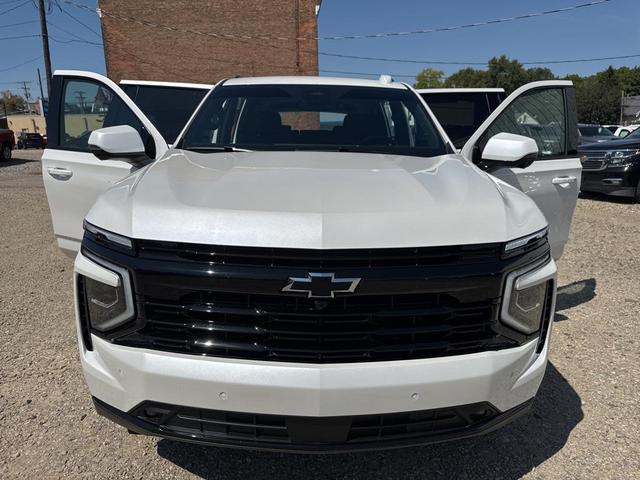 Photo of 2025 Iridescent Pearl Tricoat Chevrolet Suburban