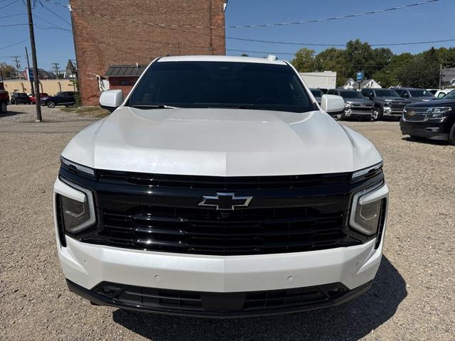 Photo of 2025 Iridescent Pearl Tricoat Chevrolet Suburban