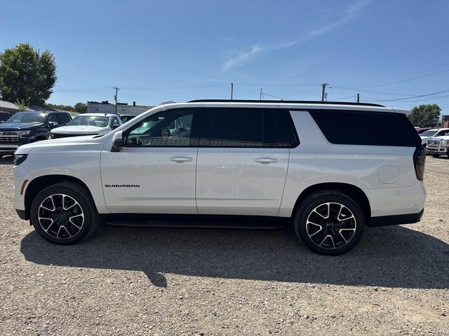 Photo of 2025 Iridescent Pearl Tricoat Chevrolet Suburban