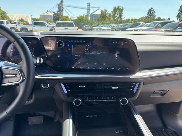 Photo of 2025 Iridescent Pearl Tricoat Chevrolet Suburban