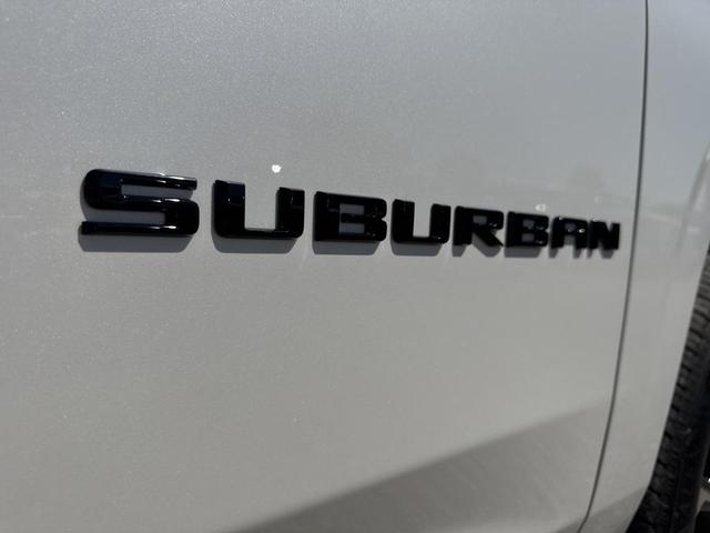Photo of 2025 Iridescent Pearl Tricoat Chevrolet Suburban