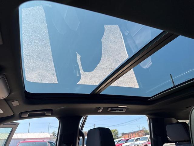 Photo of 2025 Iridescent Pearl Tricoat Chevrolet Suburban