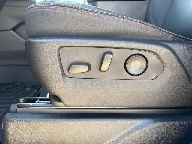 Photo of 2025 Iridescent Pearl Tricoat Chevrolet Suburban