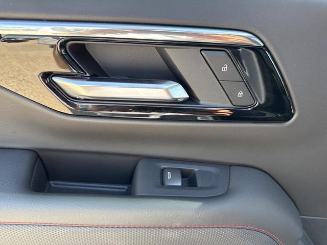 Photo of 2025 Iridescent Pearl Tricoat Chevrolet Suburban