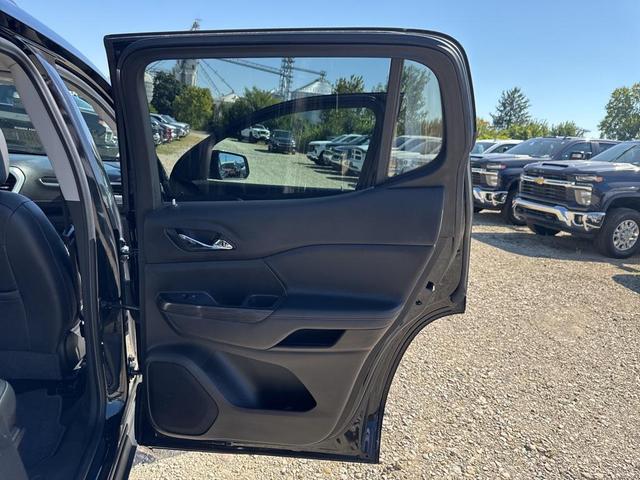 Photo of 2022 Ebony Twilight Metallic GMC Acadia