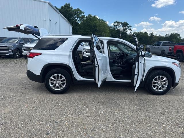 Photo of 2018 Summit White Chevrolet Traverse