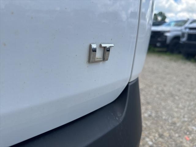 Photo of 2018 Summit White Chevrolet Traverse