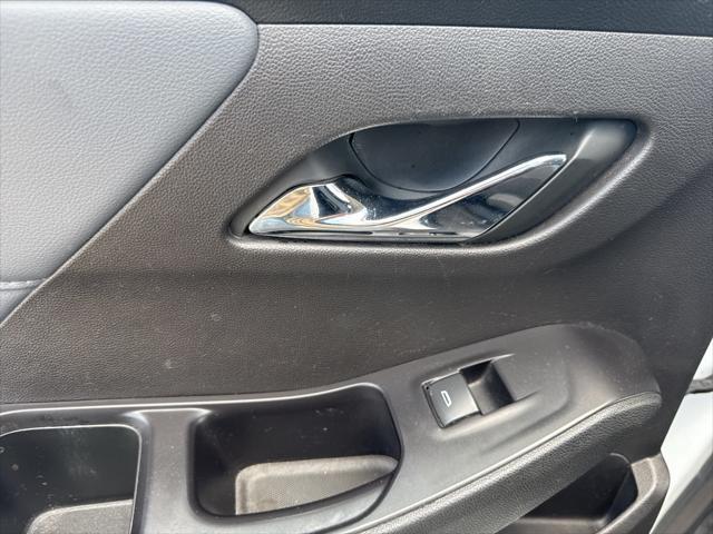 Photo of 2018 Summit White Chevrolet Traverse