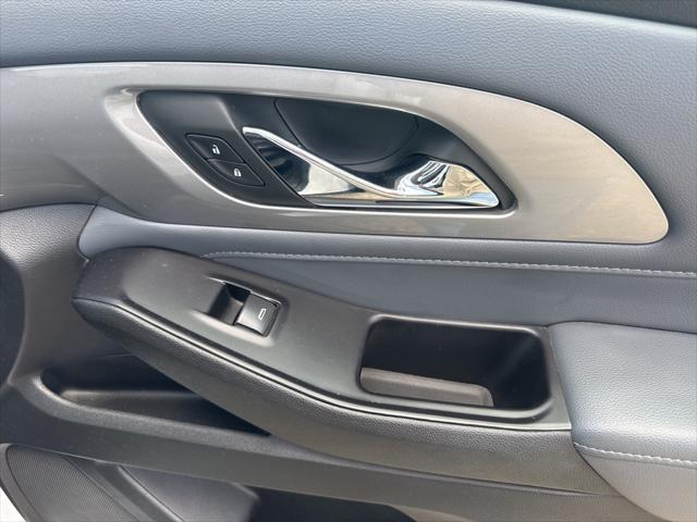 Photo of 2018 Summit White Chevrolet Traverse