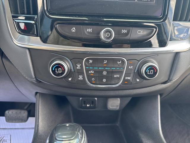 Photo of 2018 Summit White Chevrolet Traverse