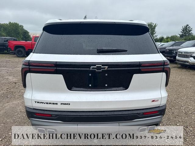 Photo of 2025 Iridescent Pearl Tricoat Chevrolet Traverse