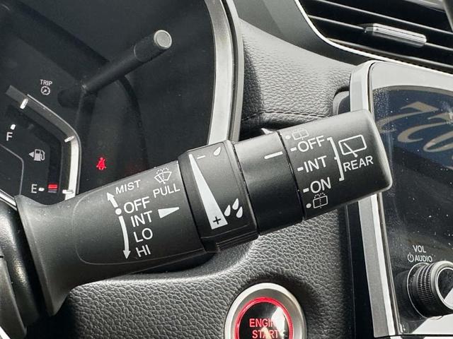 Photo of 2021 White Honda CR-V