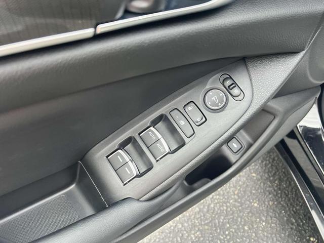 Photo of 2022 Crystal Black Pearl Honda Accord