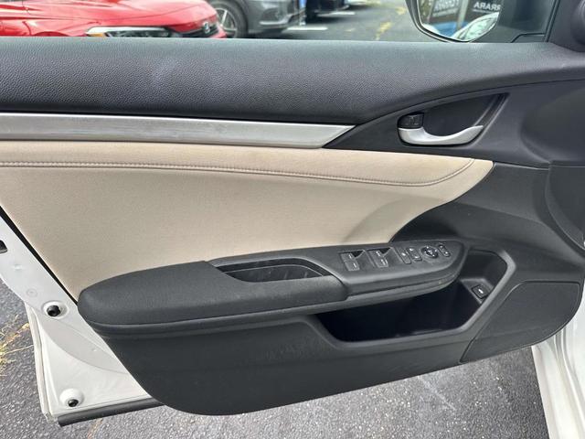 Photo of 2016 White Orchid Pearl Honda Civic