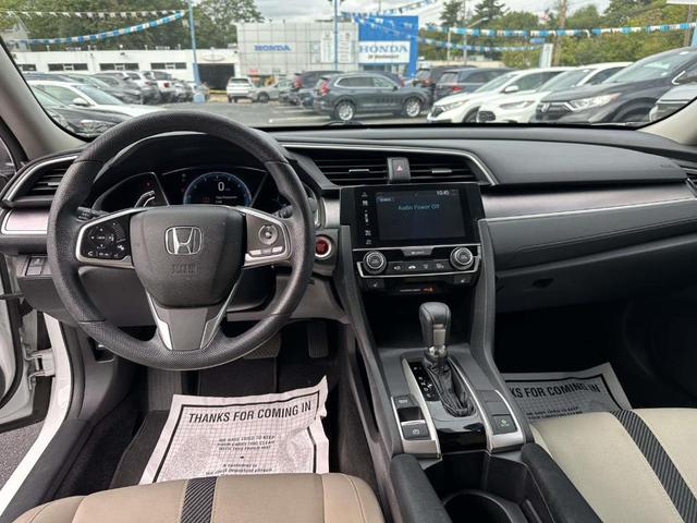 Photo of 2016 White Orchid Pearl Honda Civic