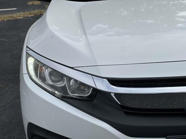 Photo of 2016 White Orchid Pearl Honda Civic