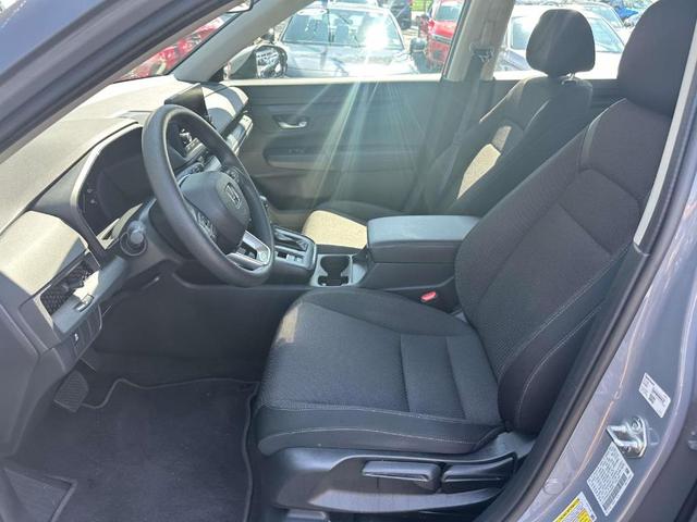Photo of 2024 Urban Gray Pearl Honda CR-V