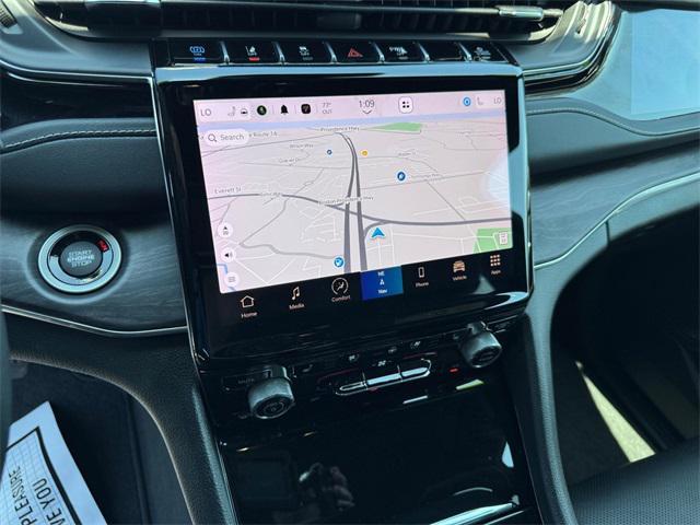 Photo of 2023 Diamond Black Crystal Pearlcoat Jeep Grand Cherokee 4xe
