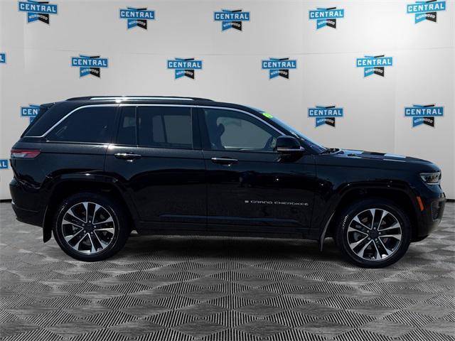Photo of 2023 Diamond Black Crystal Pearlcoat Jeep Grand Cherokee 4xe