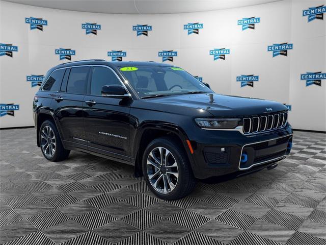 Photo of 2023 Diamond Black Crystal Pearlcoat Jeep Grand Cherokee 4xe