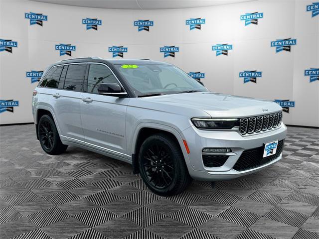 Photo of 2022 Silver Zynith Jeep Grand Cherokee