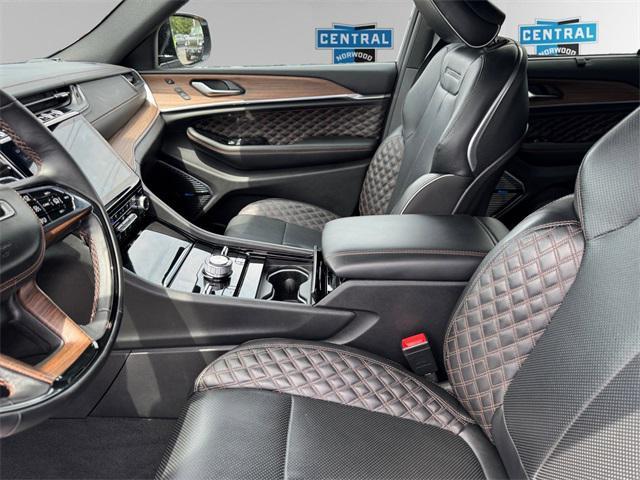 Photo of 2022 Silver Zynith Jeep Grand Cherokee