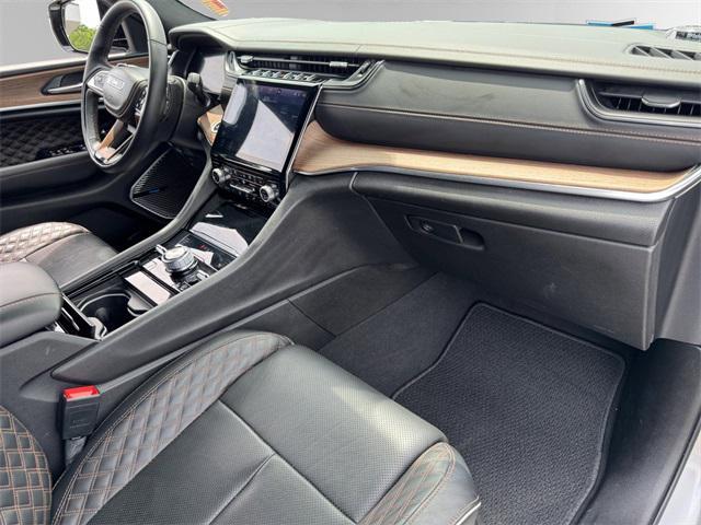 Photo of 2022 Silver Zynith Jeep Grand Cherokee