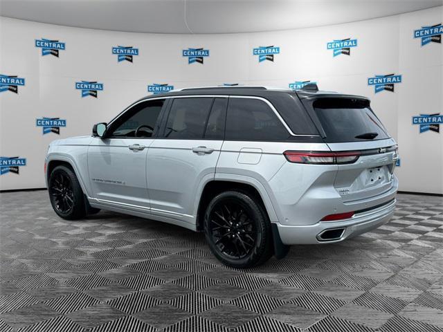 Photo of 2022 Silver Zynith Jeep Grand Cherokee