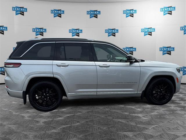 Photo of 2022 Silver Zynith Jeep Grand Cherokee