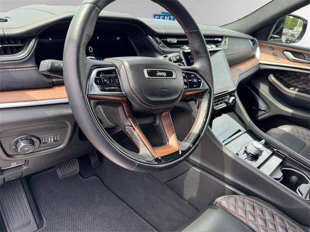 Photo of 2022 Silver Zynith Jeep Grand Cherokee