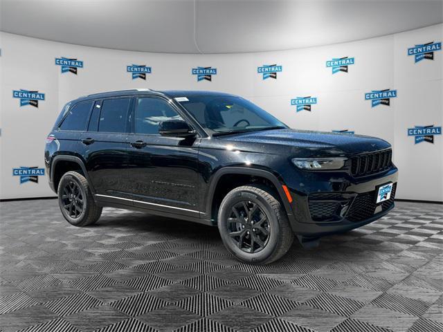 Photo of 2025 Diamond Black Crystal Pearlcoat Jeep Grand Cherokee