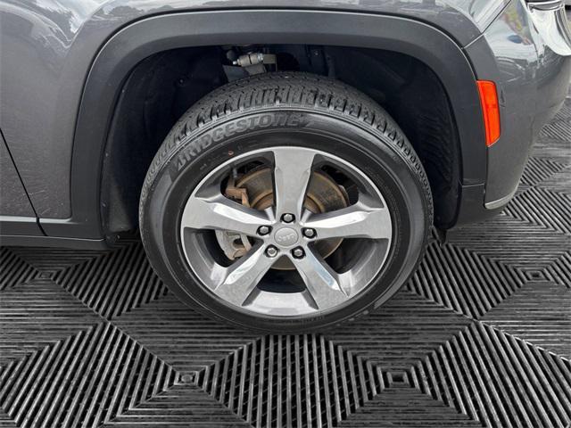 Photo of 2022 Baltic Gray Metallic Clearcoat Jeep Grand Cherokee L