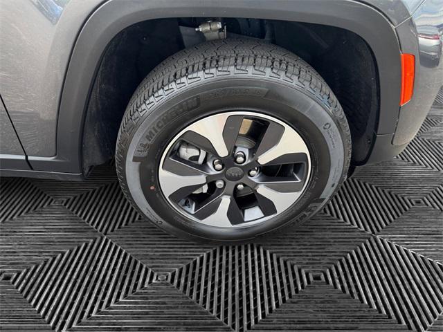Photo of 2022 Baltic Gray Metallic Clearcoat Jeep Grand Cherokee 4xe