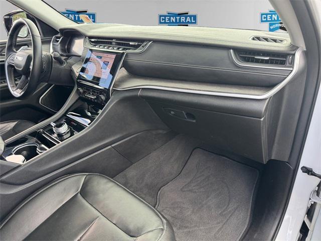 Photo of 2022 Bright White Clearcoat Jeep Grand Cherokee L