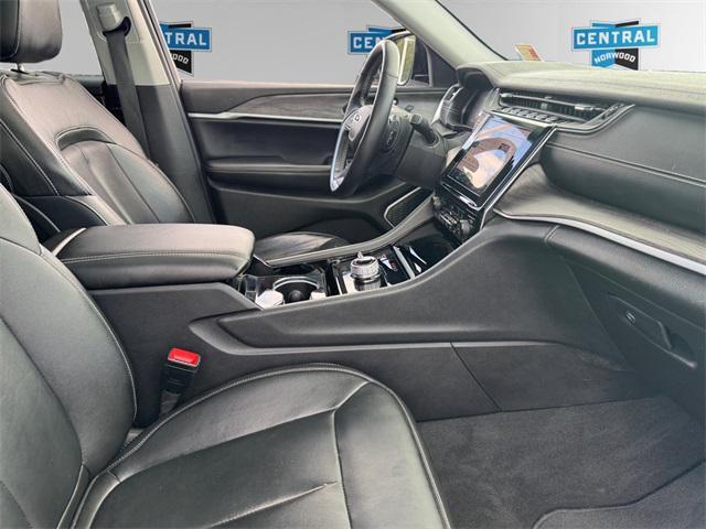 Photo of 2022 Bright White Clearcoat Jeep Grand Cherokee L