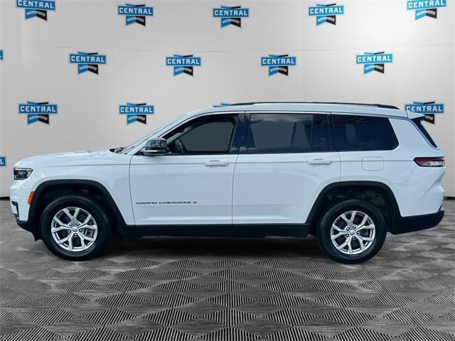 Photo of 2022 Bright White Clearcoat Jeep Grand Cherokee L