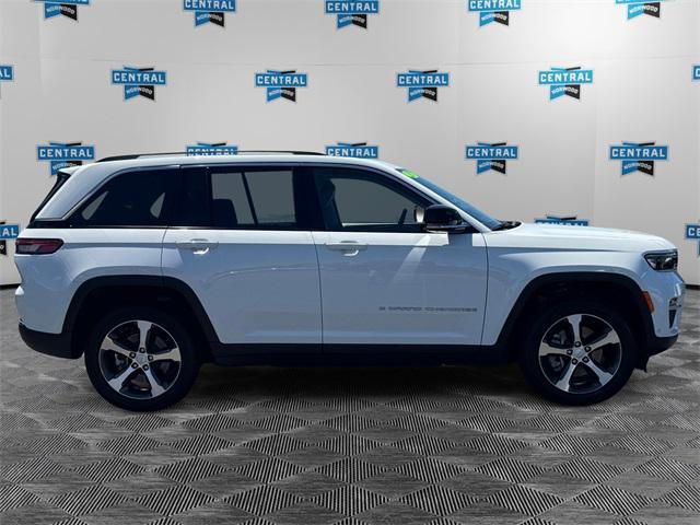 Photo of 2023 Bright White Clearcoat Jeep Grand Cherokee 4xe