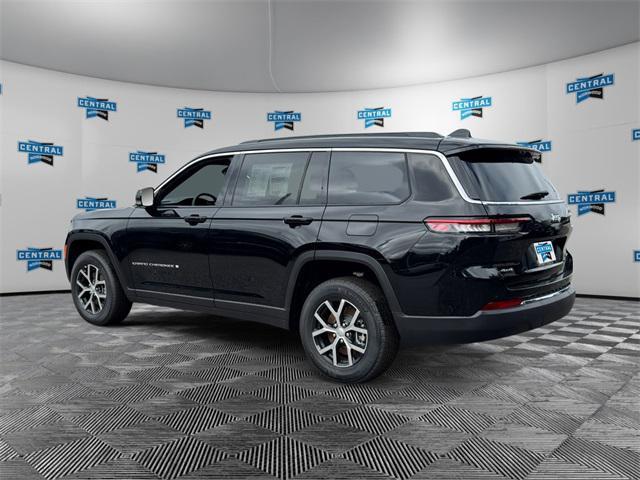 Photo of 2025 Diamond Black Crystal Pearlcoat Jeep Grand Cherokee L
