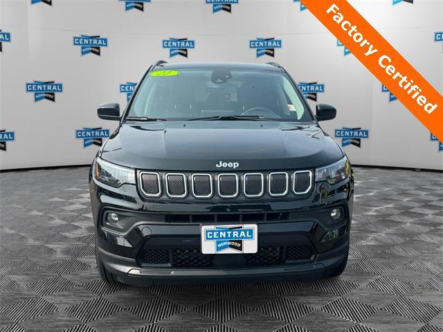 Photo of 2022 Diamond Black Crystal Pearlcoat Jeep Compass