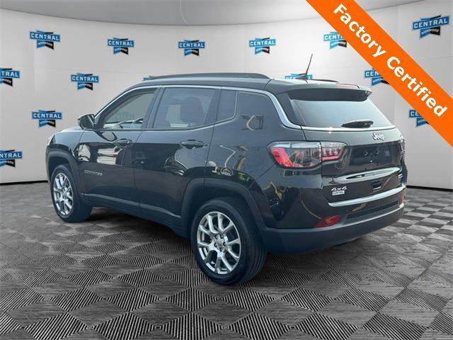 Photo of 2022 Diamond Black Crystal Pearlcoat Jeep Compass