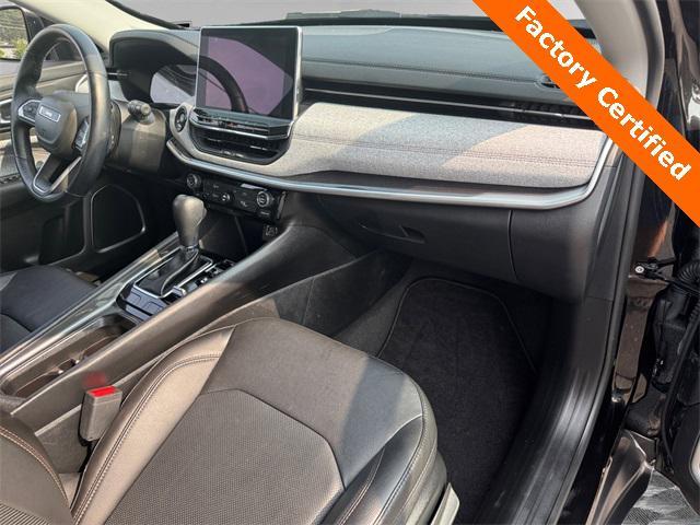 Photo of 2022 Diamond Black Crystal Pearlcoat Jeep Compass