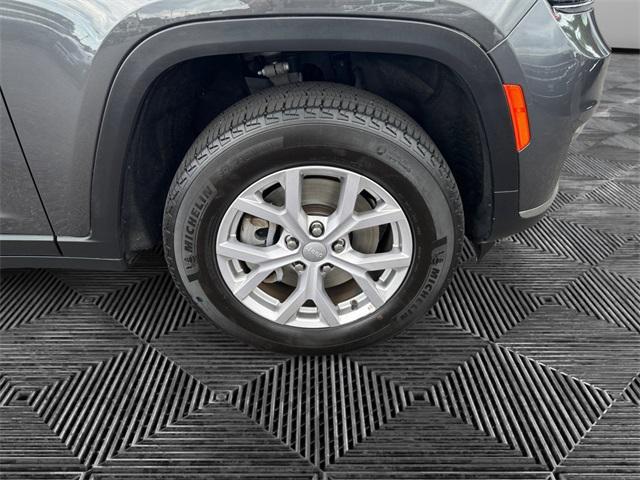Photo of 2022 Baltic Gray Metallic Clearcoat Jeep Grand Cherokee L